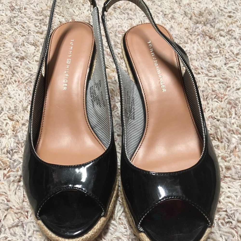 Tommy Hillfiger peep toe sling backs. 8 1/2